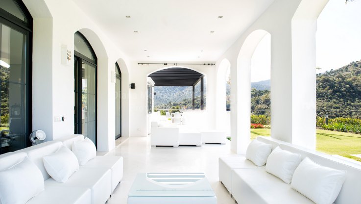 Entspannende Villa mit Berg- und Talblick - Villa zum Verkauf in La Zagaleta, Benahavis