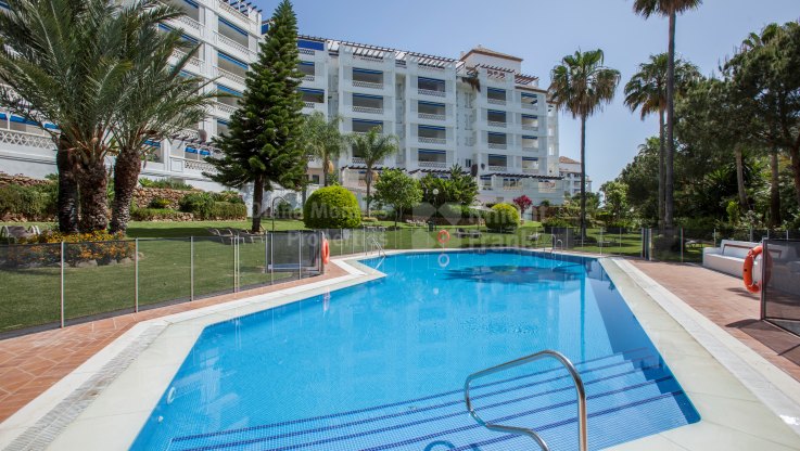 Apartamento a un paso de la playa - Apartamento en venta en Playas del Duque, Marbella - Puerto Banus