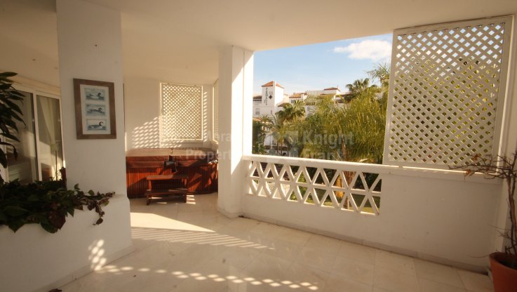 Квартира в нескольких минутах ходьбы от пляжа - Апартамент на продажу в Playas del Duque, Пуэрто Банус