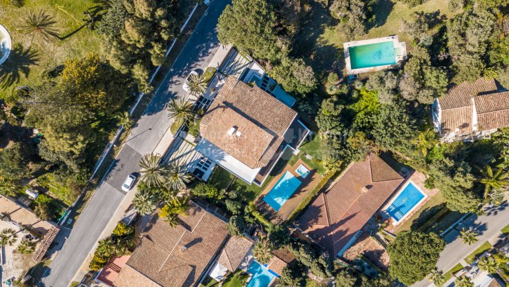 Villa ganz in der Nähe des Strandes - Villa zum Verkauf in Carib Playa, Marbella Ost