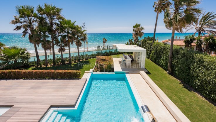 Villa en venta en primera línea de playa - Villa en venta en Milla de Oro junto a la playa, Marbella Milla de Oro