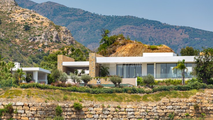 Modern and functional villa for sale in prestigious address - Villa for sale in Marbella Club Golf Resort, Benahavis