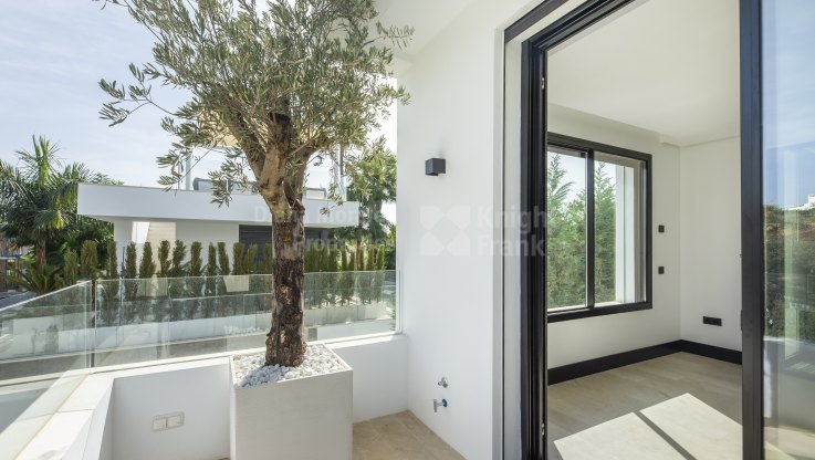 Brand new villa just a short walk from the beach - Villa for sale in Casablanca, Marbella Golden Mile
