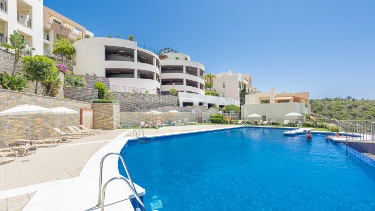 Appartement orienté sud avec vue sur la mer - Appartement à vendre à Los Altos de los Monteros, Marbella Est