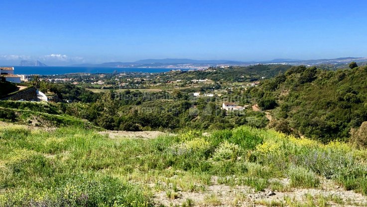 Plot with sea and mountain views next to Estepona town - Plot for sale in Selwo, Estepona