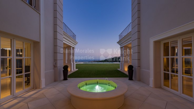 Stately residence in the finest setting - Villa for sale in La Zagaleta, Benahavis