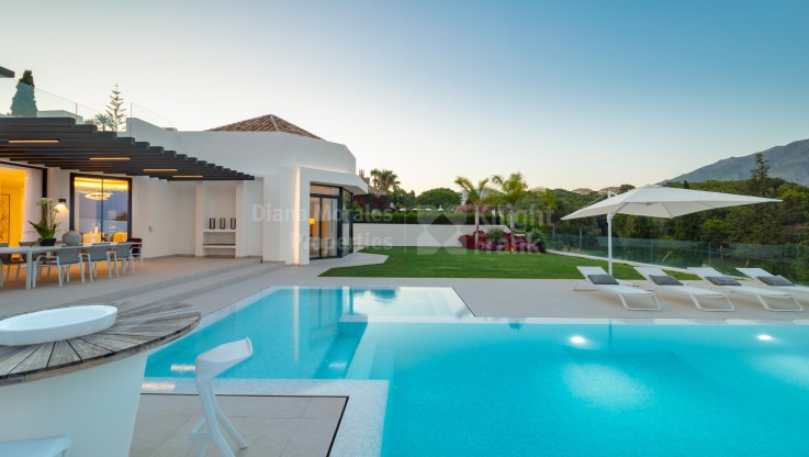 Beautiful frontline golf villa - Villa for sale in Aloha, Nueva Andalucia