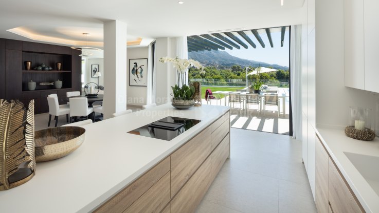 Schöne Villa in einer Frontline-Golf-Position - Villa zum Verkauf in Aloha, Nueva Andalucia