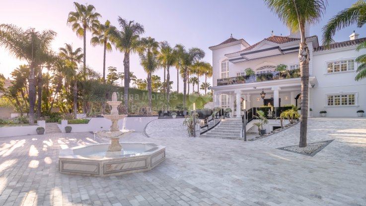 Einzigartige Strandvilla in erster Reihe - Villa zum Verkauf in Marbella - Puerto Banus