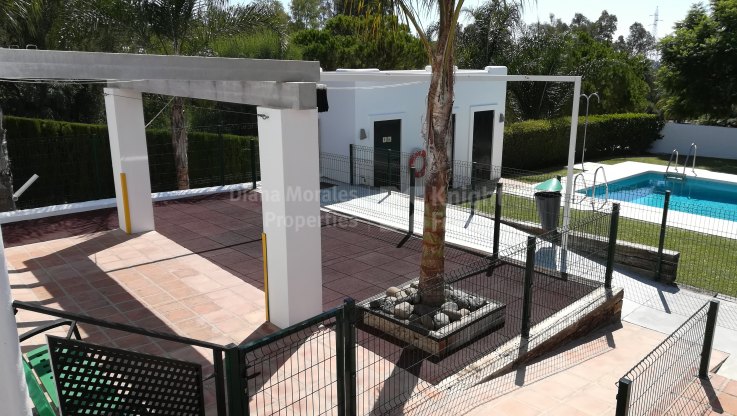 Bâtiment à vendre entièrement rénové en 2013 en La Meridiana - Commerce à vendre à La Meridiana, Marbella Golden Mile