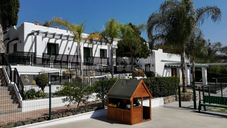 Edificio en venta íntegramente reformado en 2013 - Negocio en venta en La Meridiana, Marbella Milla de Oro