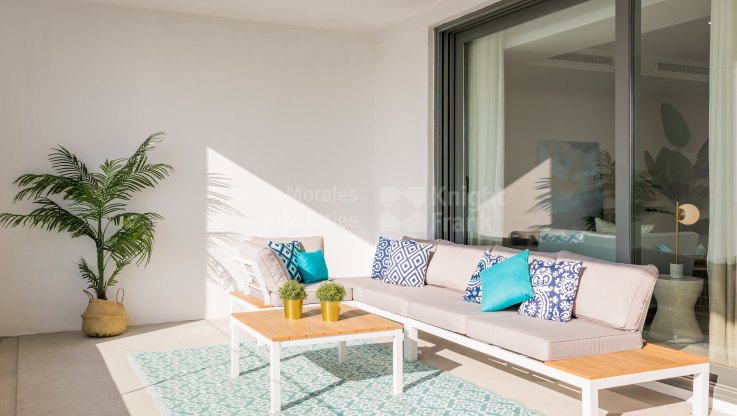 Precioso apartamento en planta baja con pequeño jardín privado - Apartamento Planta Baja en venta en Cancelada, Estepona