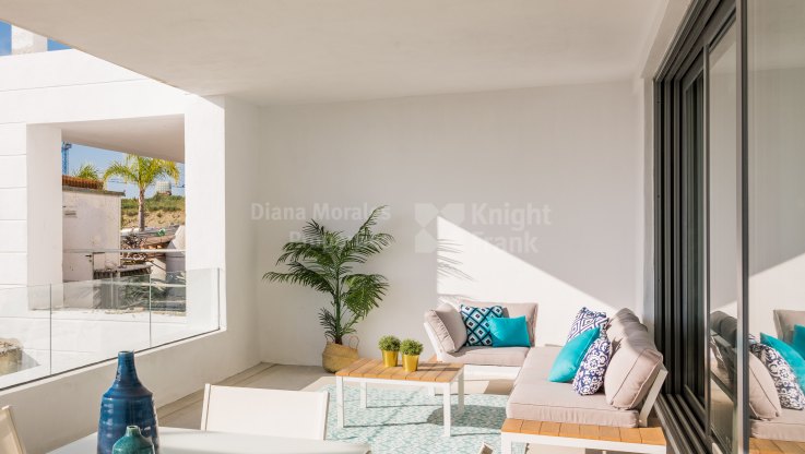 Красивая квартира на первом этаже с небольшим частным садом - Апартамент на нижнем этаже на продажу в Cancelada, Эстепона