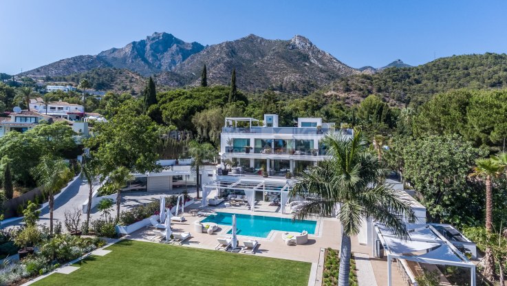 Spektakuläre brandneue zeitgenössische Villa - Villa zum Verkauf in Cascada de Camojan, Marbella Goldene Meile