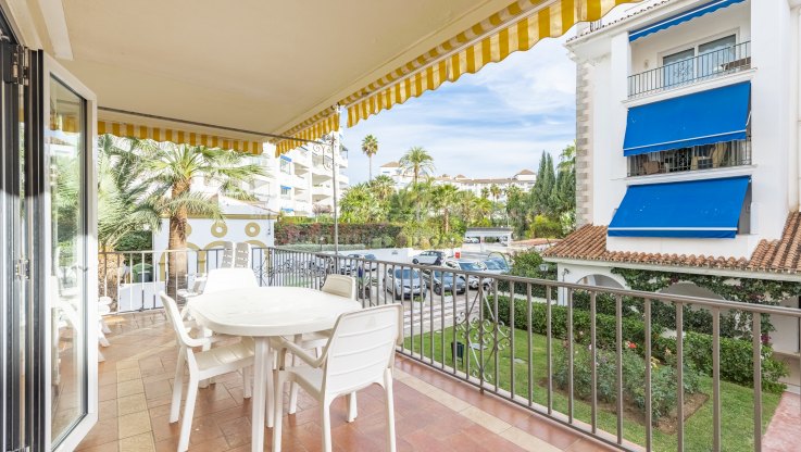 Apartment in Puerto Banus - Apartment for sale in Andalucia del Mar, Marbella - Puerto Banus