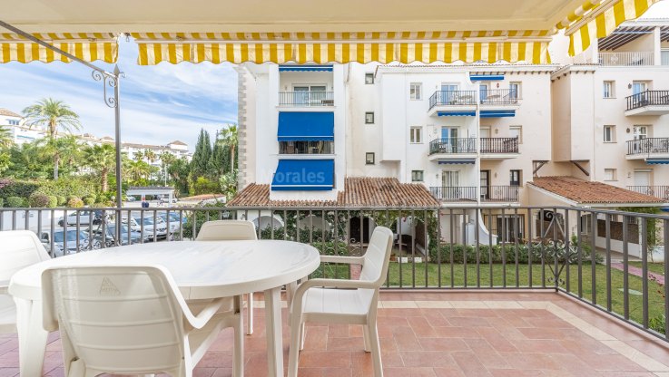 Двухкомнатная квартира в комплексе недалеко от пляжа - Апартамент на продажу в Andalucia del Mar, Пуэрто Банус