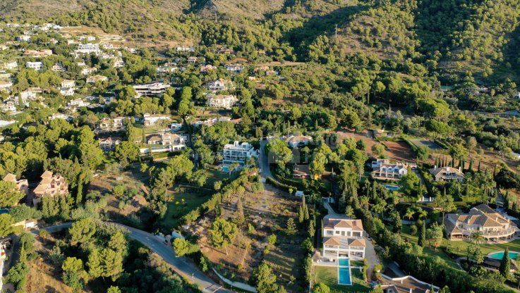 Plot with project and license for a state-of-the-art home - Plot for sale in Cascada de Camojan, Marbella Golden Mile