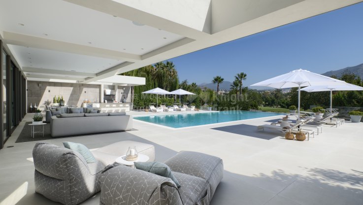 Spectacular frontline golf villa - Villa for sale in Las Brisas, Nueva Andalucia