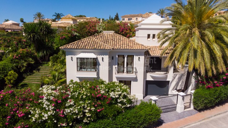 Exquisita villa en el Valle del Golf - Villa en venta en Las Brisas, Nueva Andalucia