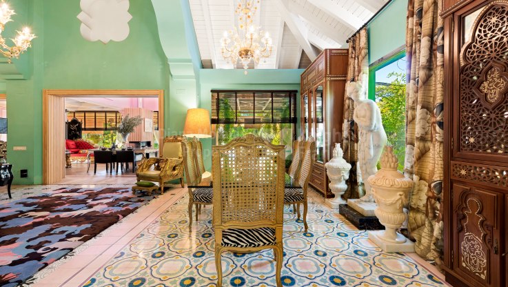 Impressive villa in prestigious location within the Golden Mile - Villa for sale in Las Lomas del Marbella Club, Marbella Golden Mile