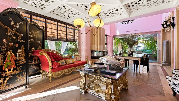 Impressive villa in prestigious location within the Golden Mile - Villa for sale in Las Lomas del Marbella Club, Marbella Golden Mile