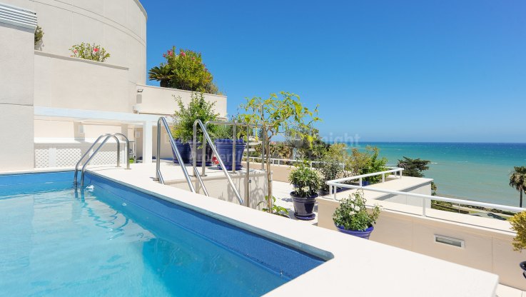 Spacieux appartement penthouse en duplex en front de mer - Penthouse duplex à vendre à Los Granados Playa, Estepona