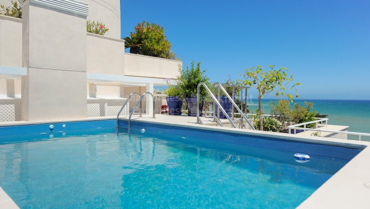 Geräumiges Duplex-Penthouse direkt am Meer - Zweistöckiges Penthouse zum Verkauf in Los Granados Playa, Estepona