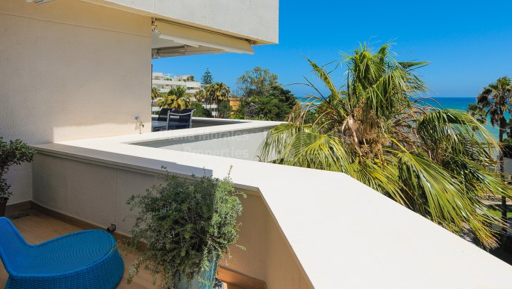 Geräumiges Duplex-Penthouse direkt am Meer - Zweistöckiges Penthouse zum Verkauf in Los Granados Playa, Estepona