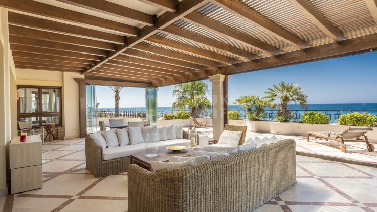 Penthouse Maisonette direkt am Strand - Zweistöckiges Penthouse zum Verkauf in Los Monteros Playa, Marbella Ost