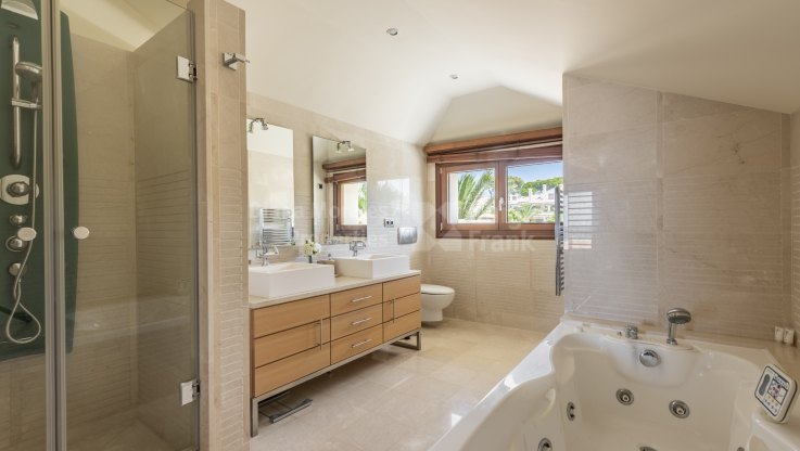 Penthouse Maisonette direkt am Strand - Zweistöckiges Penthouse zum Verkauf in Los Monteros Playa, Marbella Ost