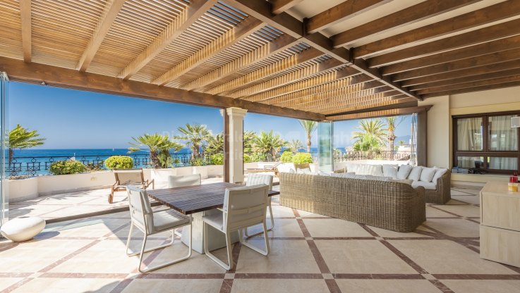 Penthouse Maisonette direkt am Strand - Zweistöckiges Penthouse zum Verkauf in Los Monteros Playa, Marbella Ost