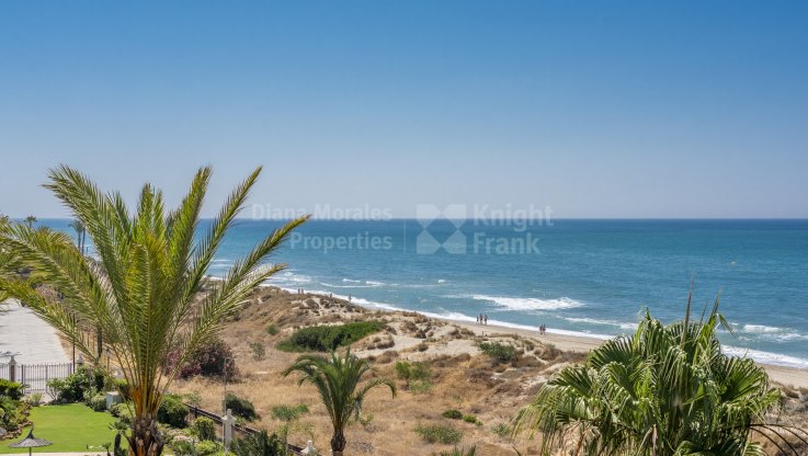 Penthouse Maisonette direkt am Strand - Zweistöckiges Penthouse zum Verkauf in Los Monteros Playa, Marbella Ost