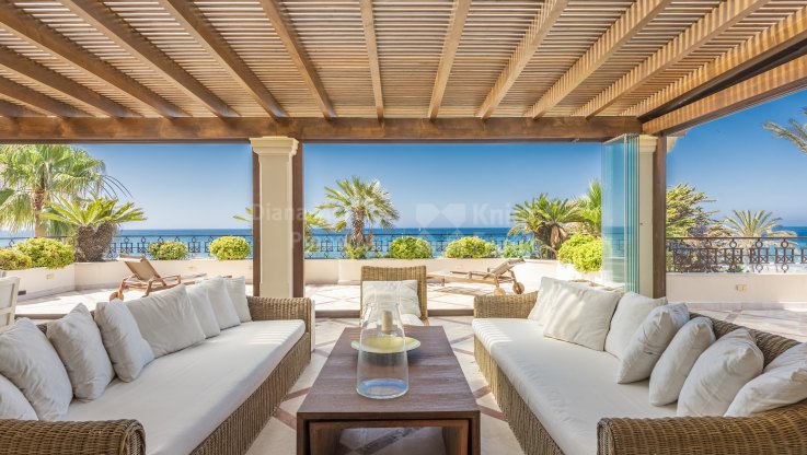 Los Monteros Playa, Desirable first line beach duplex penthouse