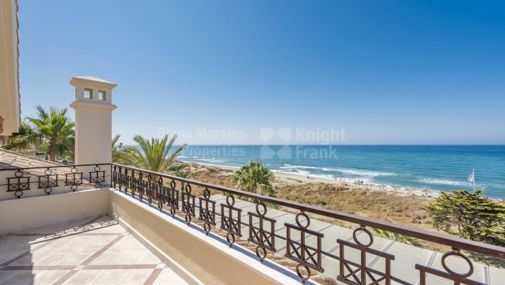 Penthouse Maisonette direkt am Strand - Zweistöckiges Penthouse zum Verkauf in Los Monteros Playa, Marbella Ost