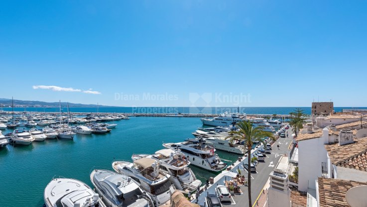Marbella - Puerto Banus, Ático dúplex con vistas al mar en Puerto Banús