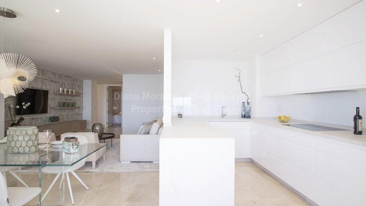 Schönes Strand-Apartment in erster Linie - Wohnung zum Verkauf in Estepona Playa, Estepona