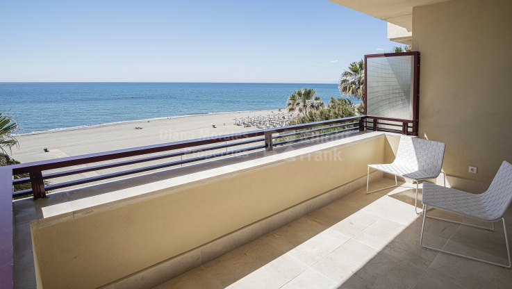 Nice frontline beach apartment - Apartment for sale in Estepona Playa, Estepona