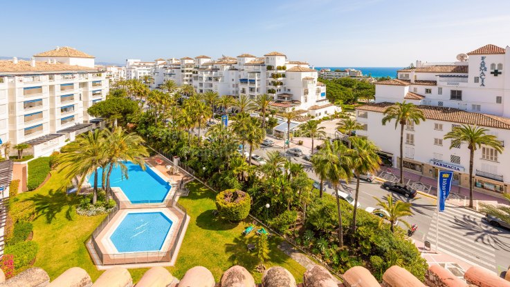 Corner beachside duplex penthouse with sea views - Duplex Penthouse for sale in Playas del Duque, Marbella - Puerto Banus