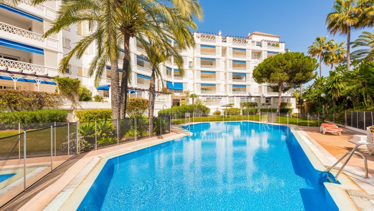 Corner beachside duplex penthouse with sea views - Duplex Penthouse for sale in Playas del Duque, Marbella - Puerto Banus