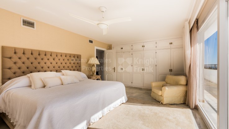 Villa im mediterranen Stil in einer geschlossenen Gemeinschaft - Villa zum Verkauf in Altos Reales, Marbella Goldene Meile