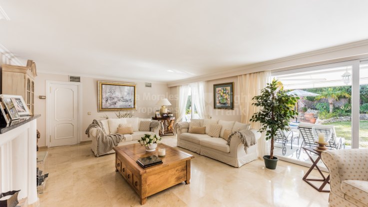 Villa im mediterranen Stil in einer geschlossenen Gemeinschaft - Villa zum Verkauf in Altos Reales, Marbella Goldene Meile
