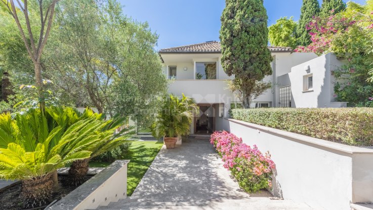 Una joya arquitectónica en un entorno privilegiado - Villa en venta en Marbella Hill Club, Marbella Milla de Oro