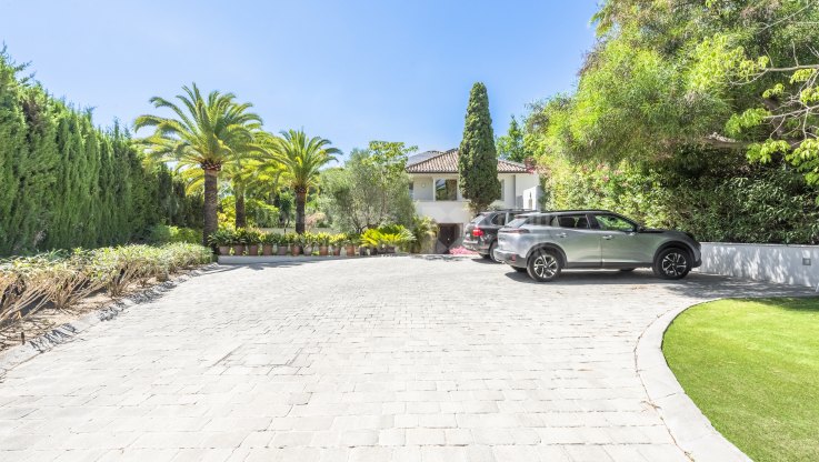 Una joya arquitectónica en un entorno privilegiado - Villa en venta en Marbella Hill Club, Marbella Milla de Oro