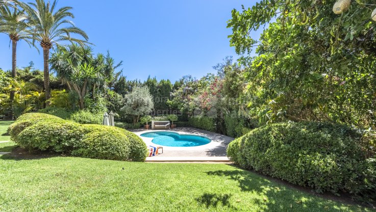 Un joyau architectural dans un cadre privilégié - Villa à vendre à Marbella Hill Club, Marbella Golden Mile