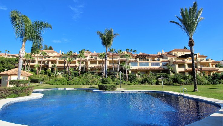 Penthouse for sale in Cumbres del Rodeo, Nueva Andalucia