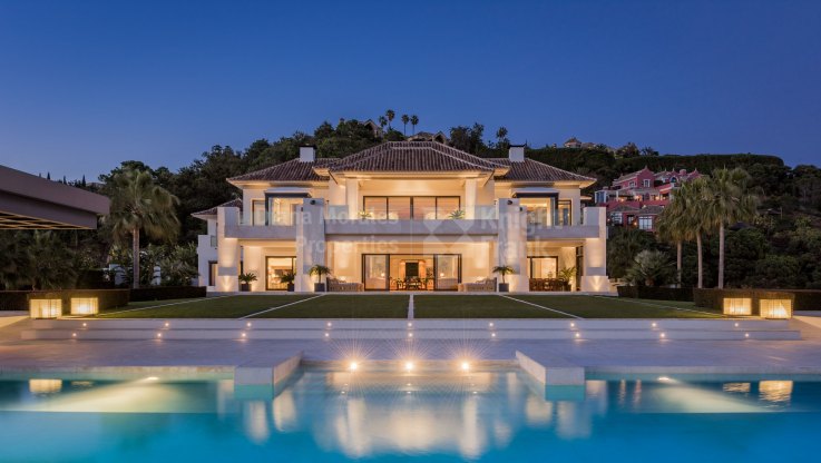 Luxuriöse Residenz in einzigartiger Lage - Villa zum Verkauf in La Zagaleta, Benahavis