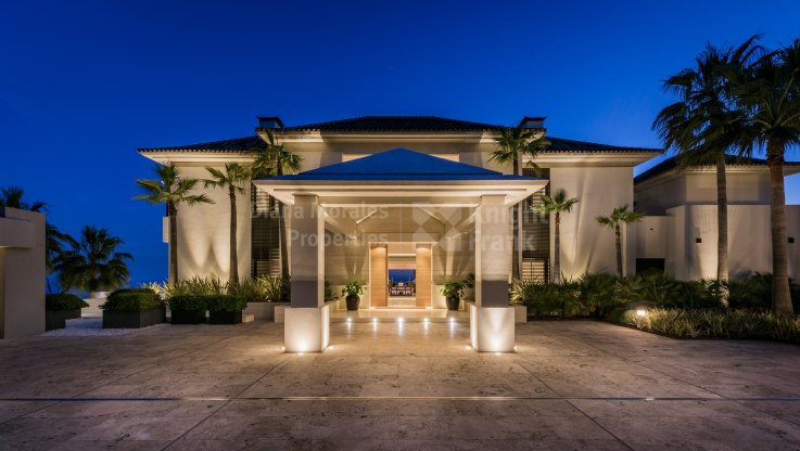 Luxuriöse Residenz in einzigartiger Lage - Villa zum Verkauf in La Zagaleta, Benahavis