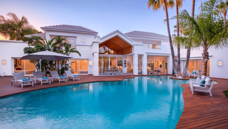 Casa de estilo Miami en Guadalmina Baja