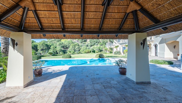 Elegante villa con vistas panorámicas al mar y la montaña - Villa en venta en Marbella Club Golf Resort, Benahavis