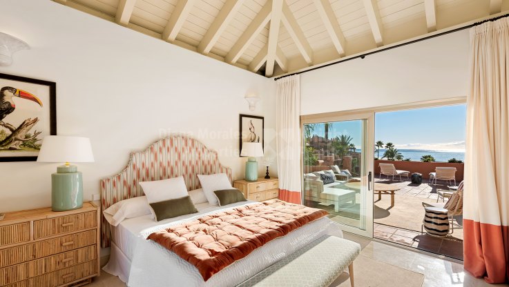 Front Strand Penthouse - Zweistöckiges Penthouse zum Verkauf in Los Monteros, Marbella Ost